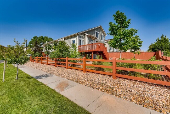 Building Photo - Beautiful 5 Bed 3.5 Bath Home In An Amazin...