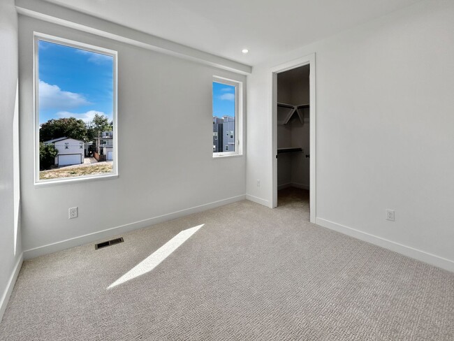 Building Photo - $0 DEPOSIT OPTION. BRAND NEW 4 BED 3 BATH HOME WITH ROOFTOP DECK IN BERKELEY