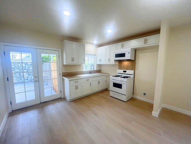 Building Photo - Beautiful  Casita