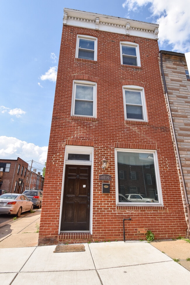 Building Photo - 1734 Bank St