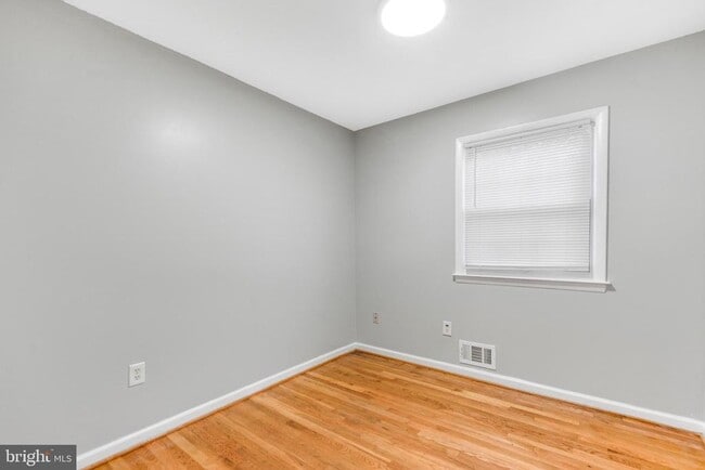 Building Photo - 4111 Landgreen St