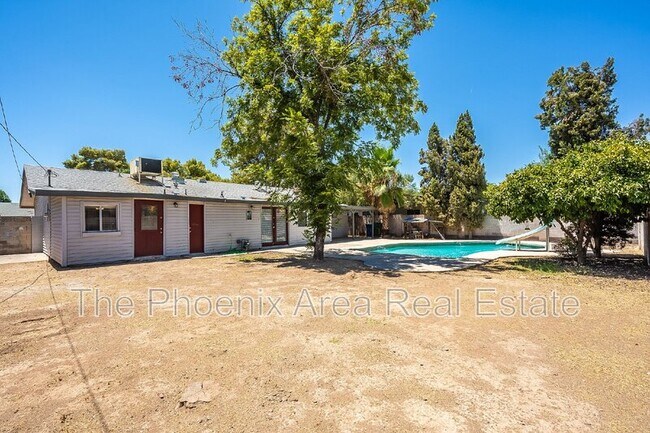 Building Photo - 522 E Balboa Dr