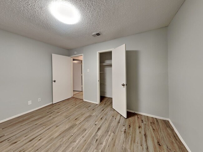 Building Photo - Alluring Single Family Home | 3 BR/2BA | 2-Car Covered Parking | Fencing wood