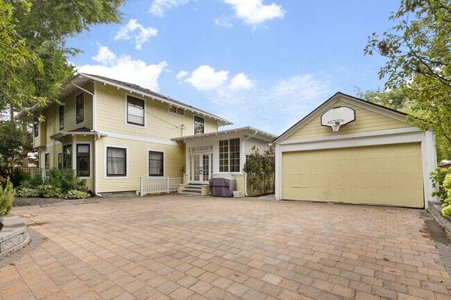 Building Photo - 6bd/3.25ba Seattle House