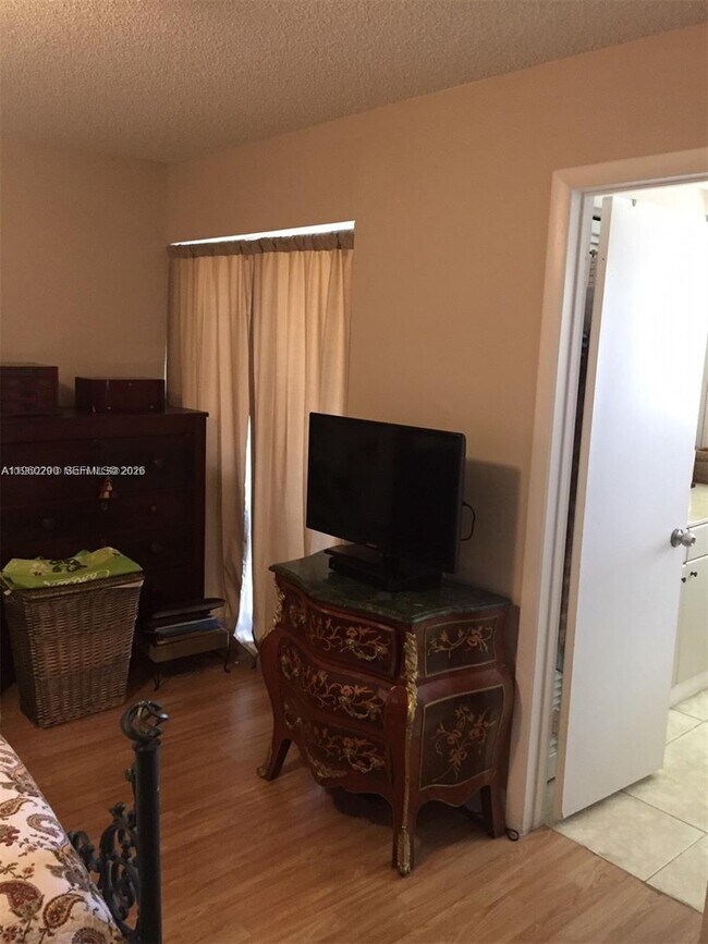 Building Photo - 2191 Bayberry Dr