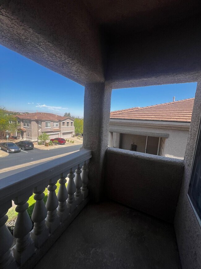 Building Photo - Beautiful Townhome in Gated Black Mountain Vistas (Henderson)