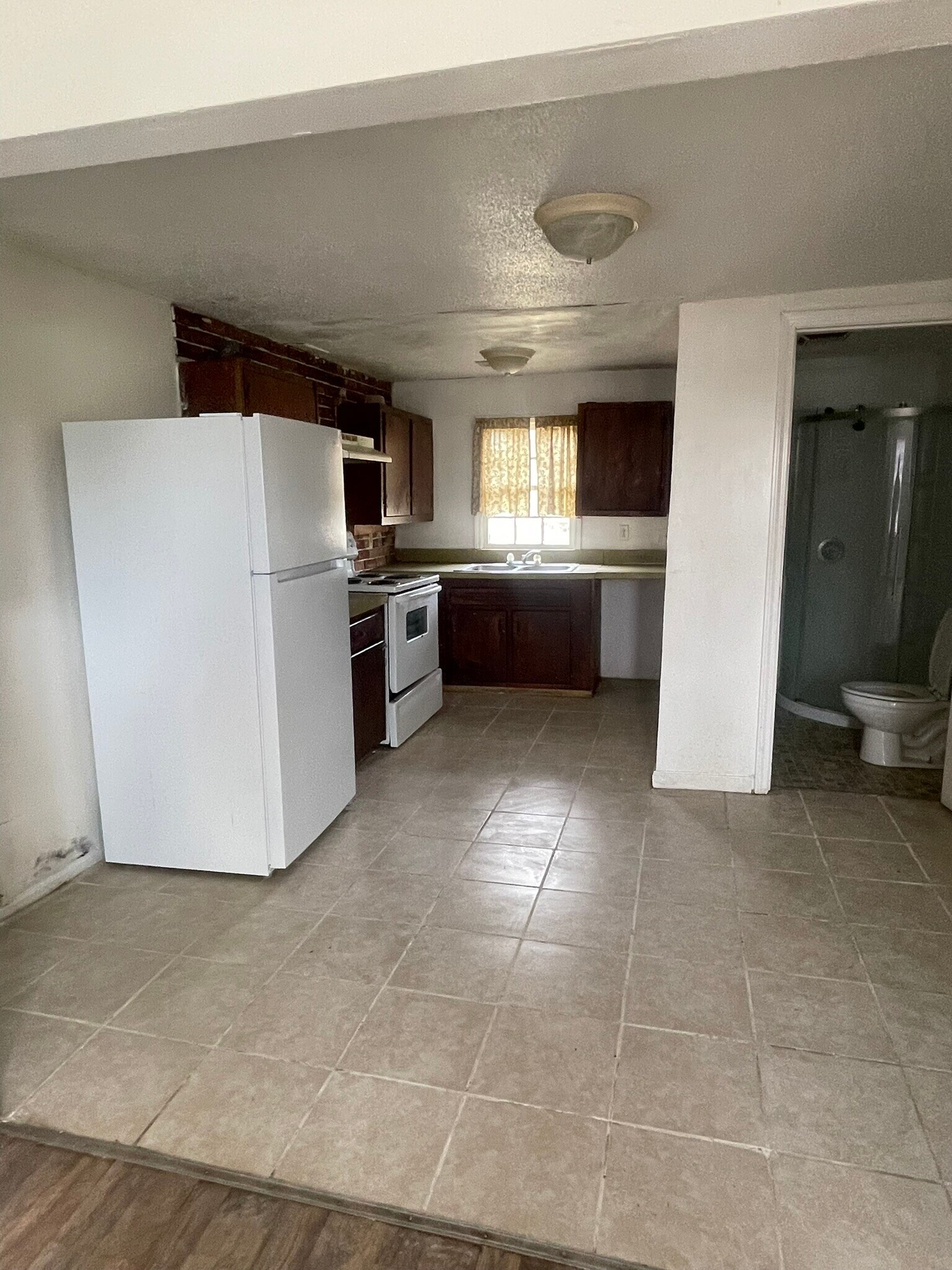 Building Photo - 520 Buckley St