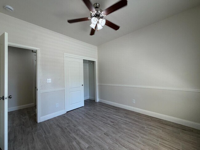 Building Photo - 2128 E St Andrew Dr