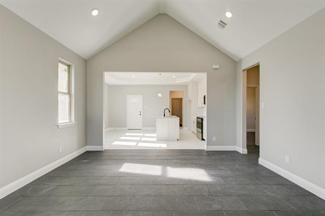 Building Photo - 2560 Thannisch Ave