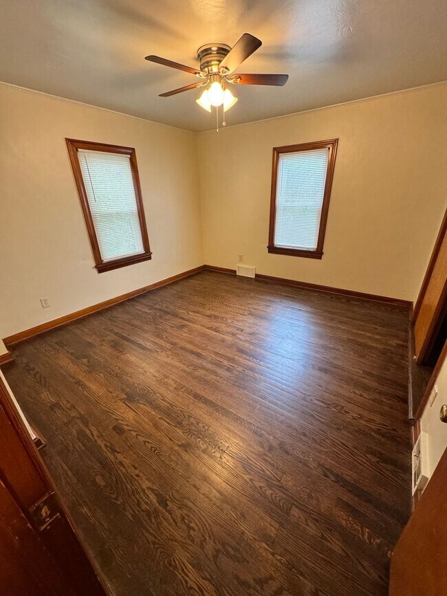 Building Photo - 212 E Kline St