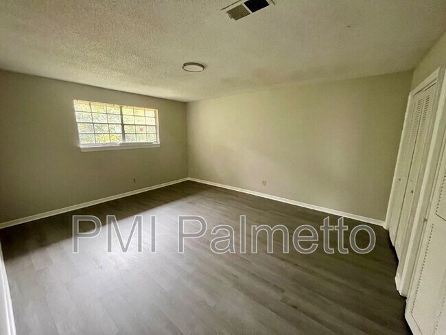 Building Photo - 1900 Tall Pines Cir