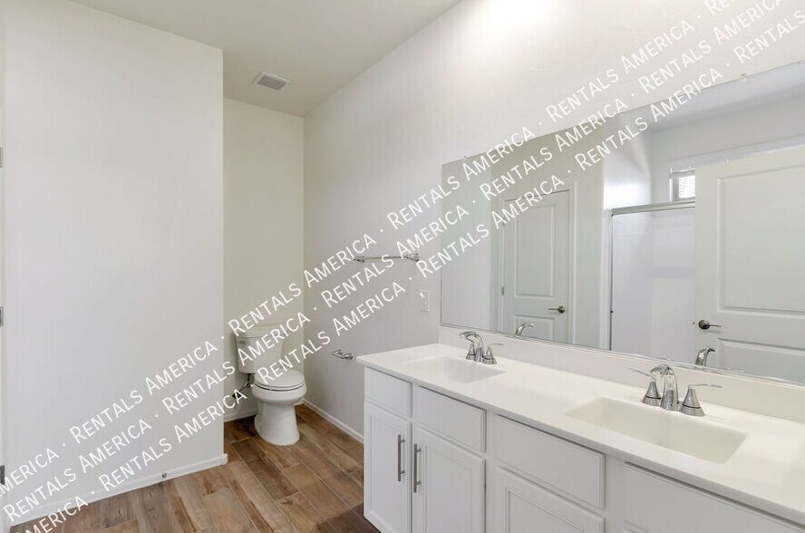 Building Photo - 5468 W Monterey Dr