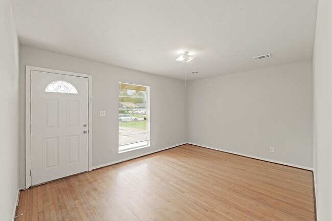Building Photo - 326 Brookview St