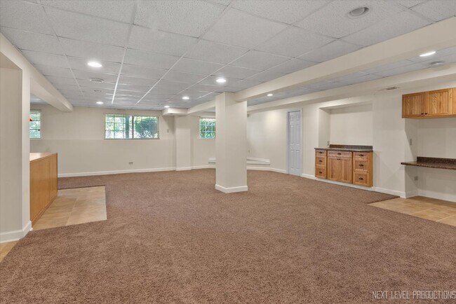 Building Photo - 910 Genesee Dr
