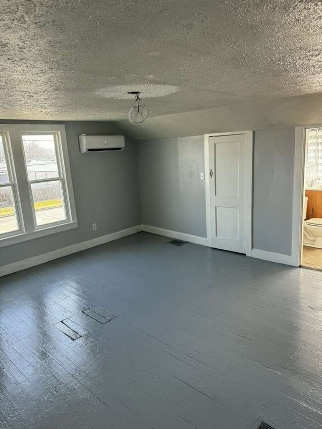 Building Photo - 25TH ST