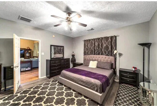 Building Photo - 8007 Blackcherry Ln