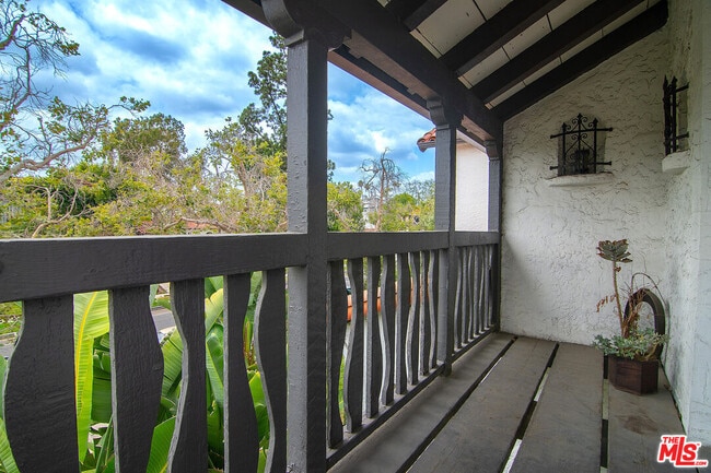 Building Photo - 450 N Orange Dr