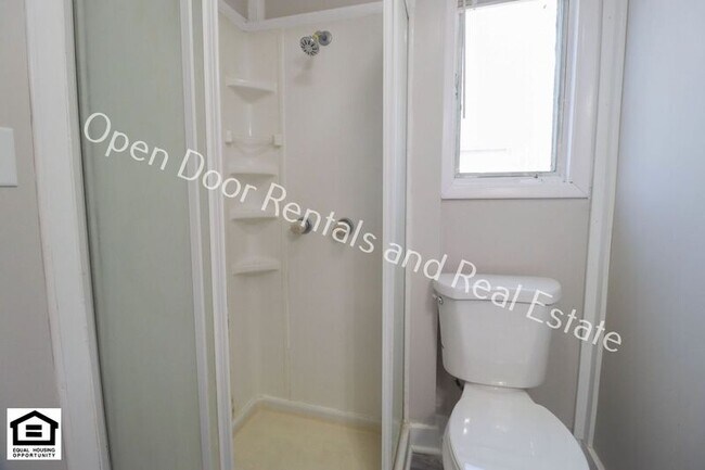 Building Photo - 210 W 4th St