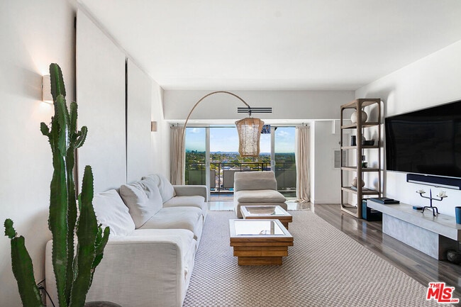 Building Photo - 1155 N La Cienega Blvd