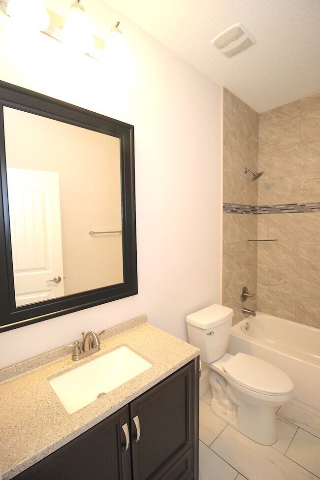 Building Photo - Luxury 4 Bed 2 Bath Townhome in Cypress Kn...