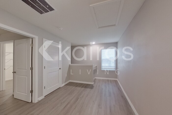 Building Photo - 8515 SW 43rd Ter