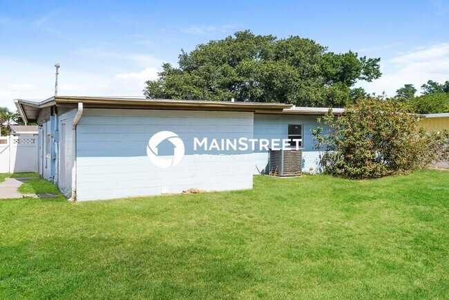 Building Photo - 3 Bedroom Pet-Friendly Home in SARASOTA, FL with Main Street Renewal