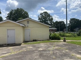 Building Photo - 103 Peachtree Ext