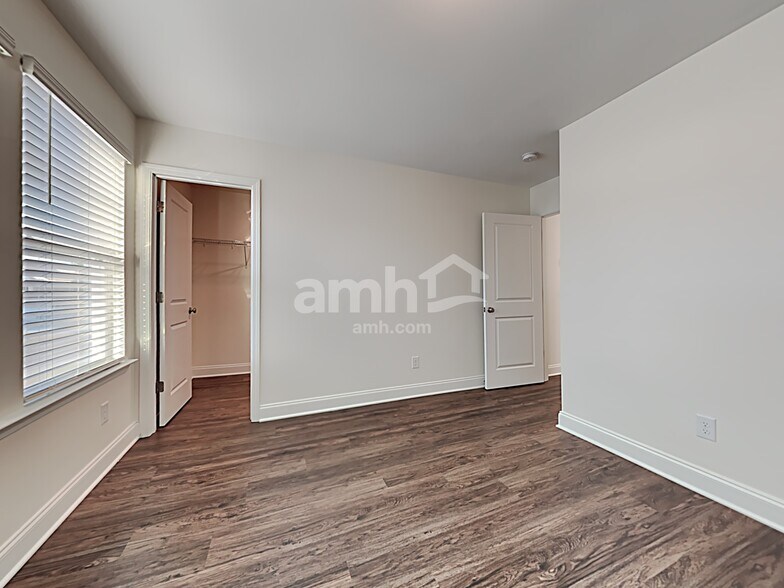 Building Photo - 323 Azore Way