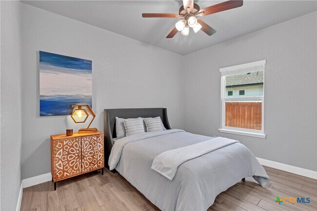 Building Photo - 8508 Glade Dr