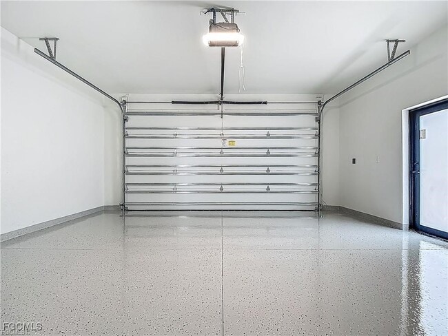 Building Photo - 323 NE 19th Terrace