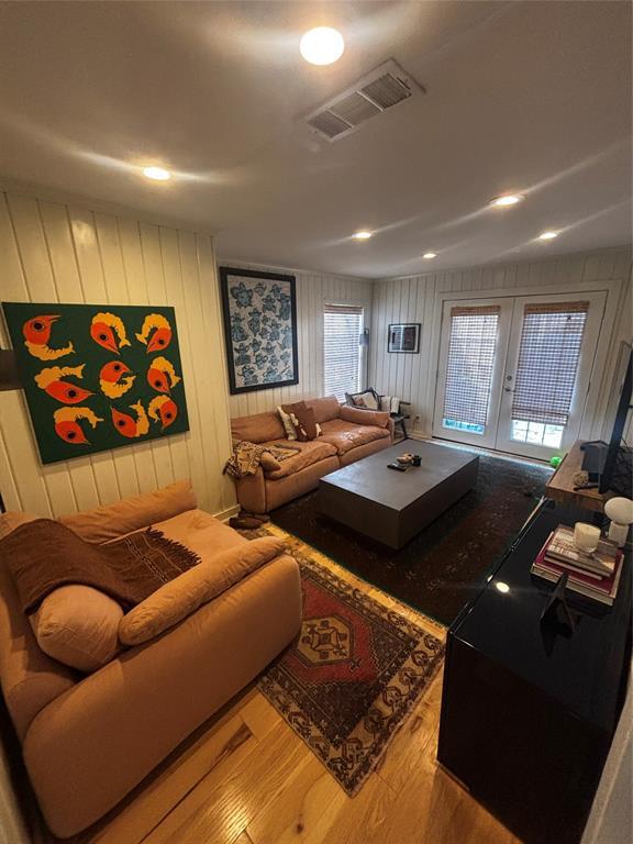 Building Photo - 917 E 39th St