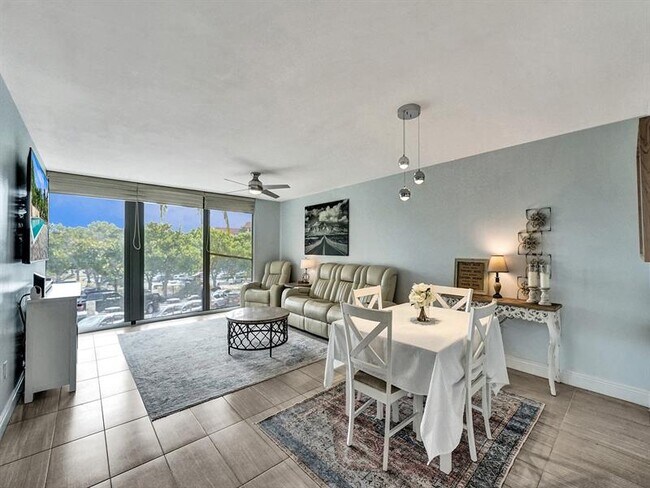 Building Photo - 1101 River Reach Dr