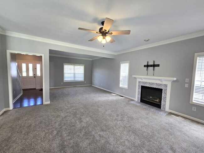 Building Photo - 3 Bed, 2.5 Bath Home in the Waterfront Com...