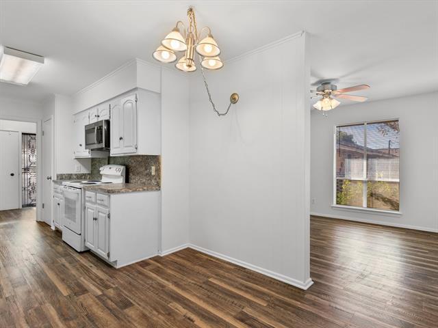 Building Photo - 4806 South Dr