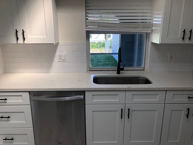 Building Photo - Spacious & Stylish 4-Bedroom Home – Prime ...
