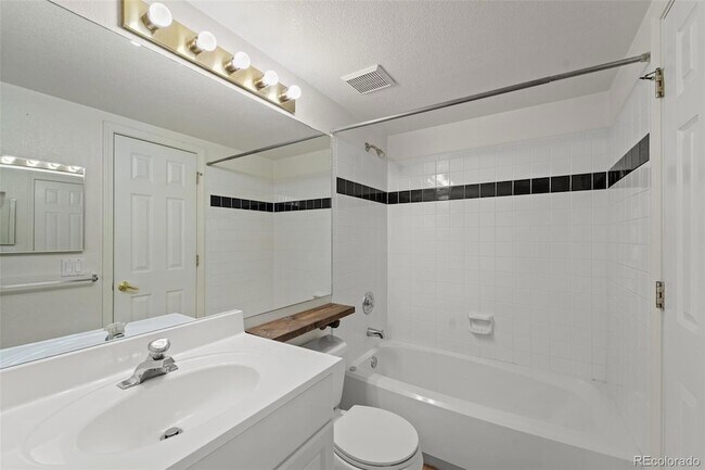 Building Photo - 6082 Colony Cir