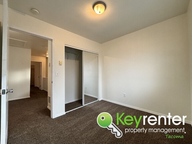 Building Photo - Modern 3 Bedroom 2.5 Bathroom Tacoma Duplex Near Shopping, Parks and Freeways