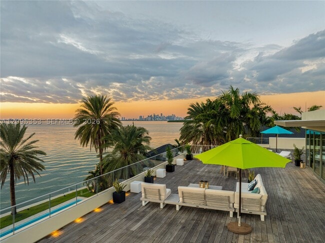 Building Photo - 360 Harbor Dr
