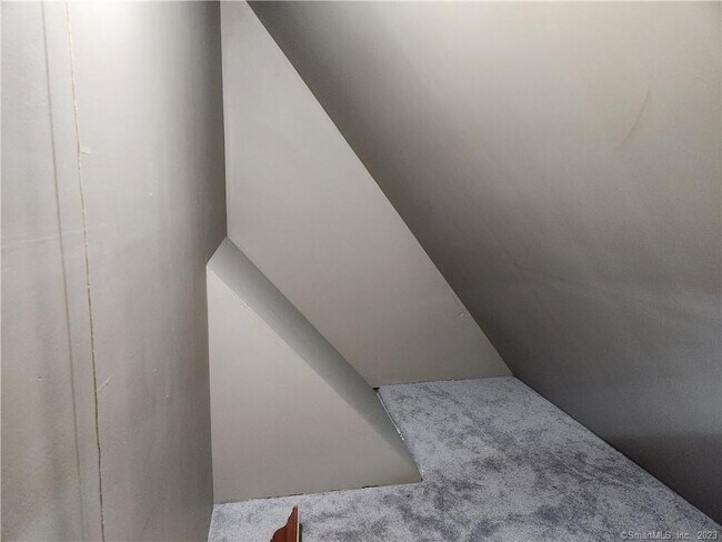 Building Photo - 11 Sherman Ln