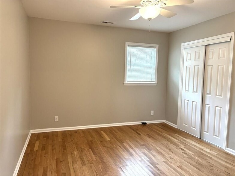 Building Photo - 558 Dorsey Cir SW