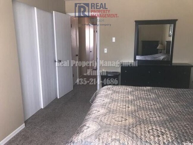 Building Photo - 3 Bed 2 Bath Duplex