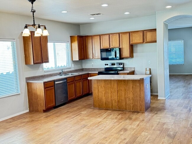 Building Photo - Chandler 4 bed 2 bath