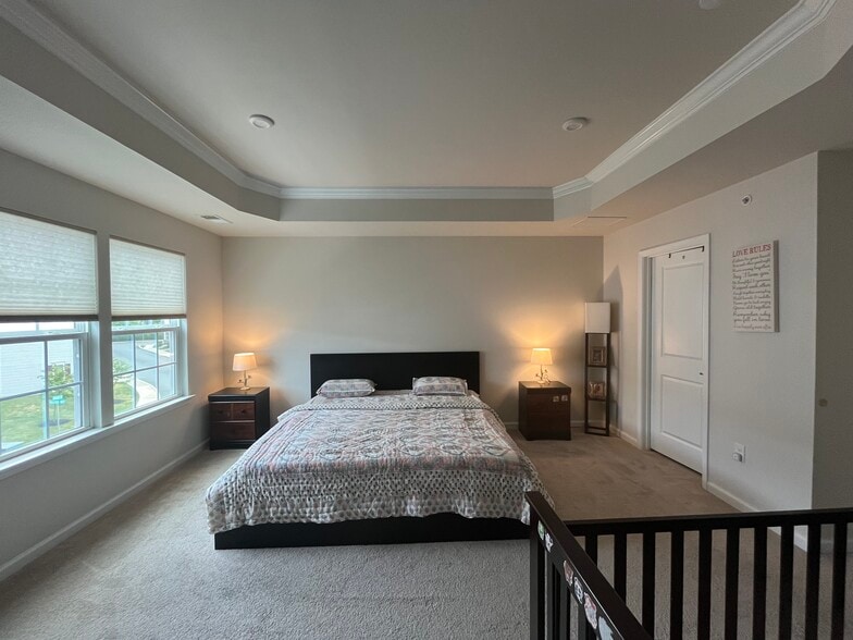 Building Photo - 221 Bamboo Dr