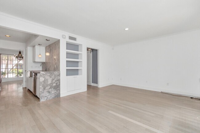 Building Photo - 3934 Roseland St