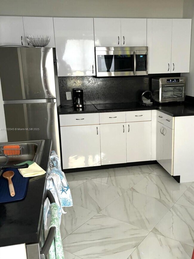 Building Photo - 1390 Ocean Dr