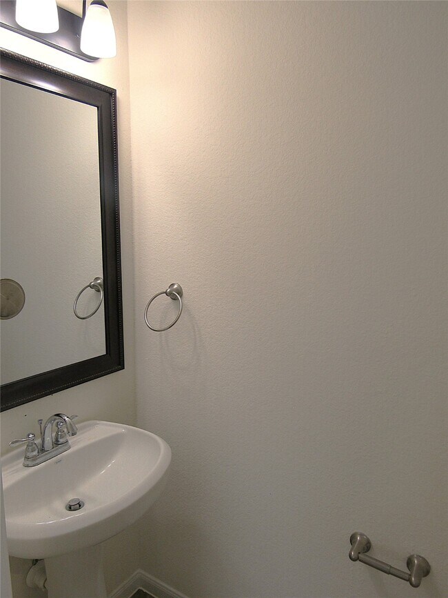 Building Photo - 17043 Amarose Dr