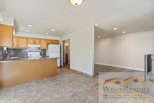 Building Photo - 2 Bedroom 1 Bath Ogden Duplex