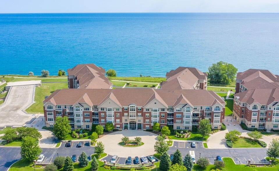 Building Photo - 4110 S Lake Dr