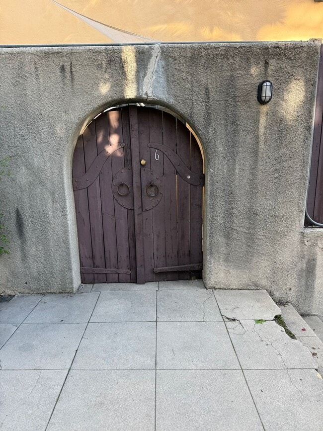 Building Photo - 2071 Vista Del Mar Ave