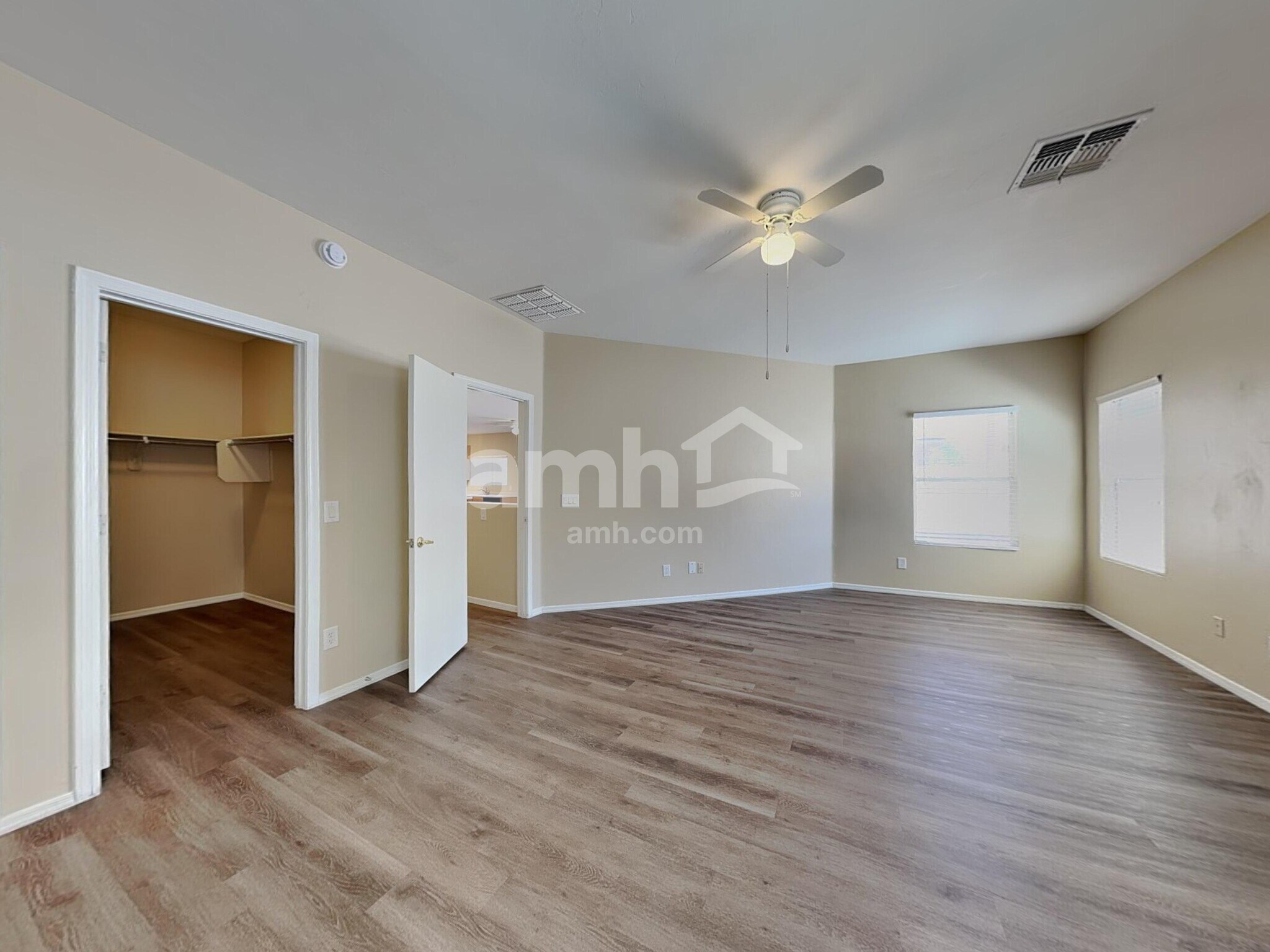 Building Photo - 9376 N Grasshopper Dr